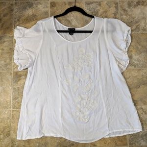 Torrid Floral Design White Blouse 2XL Torrid = 2
